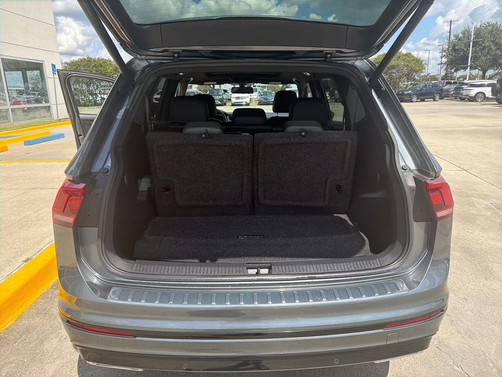2019 Volkswagen Tiguan 2.0T SEL R-Line FWD
