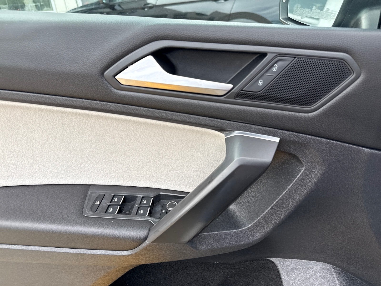 2021 Volkswagen Tiguan 2.0T SE FWD