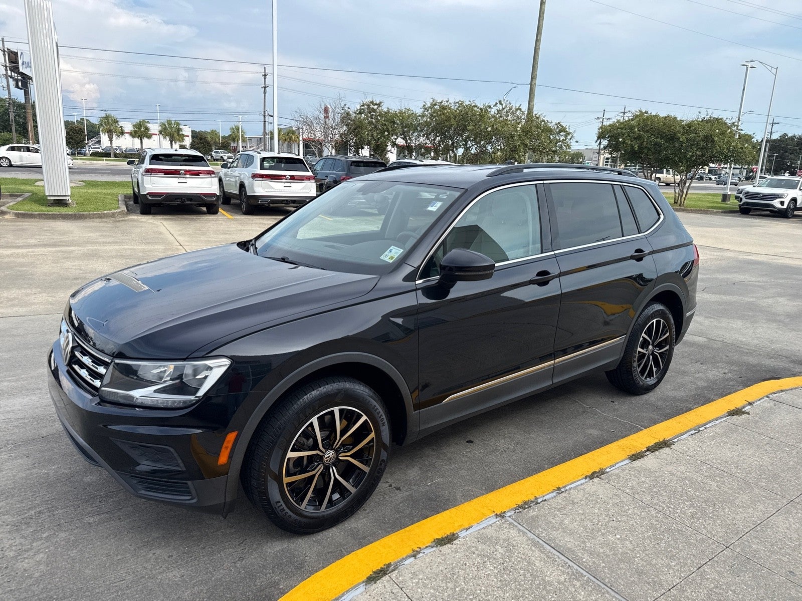 2021 Volkswagen Tiguan 2.0T SE FWD