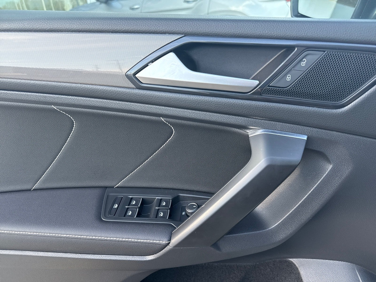 2023 Volkswagen Tiguan 2.0T SE FWD