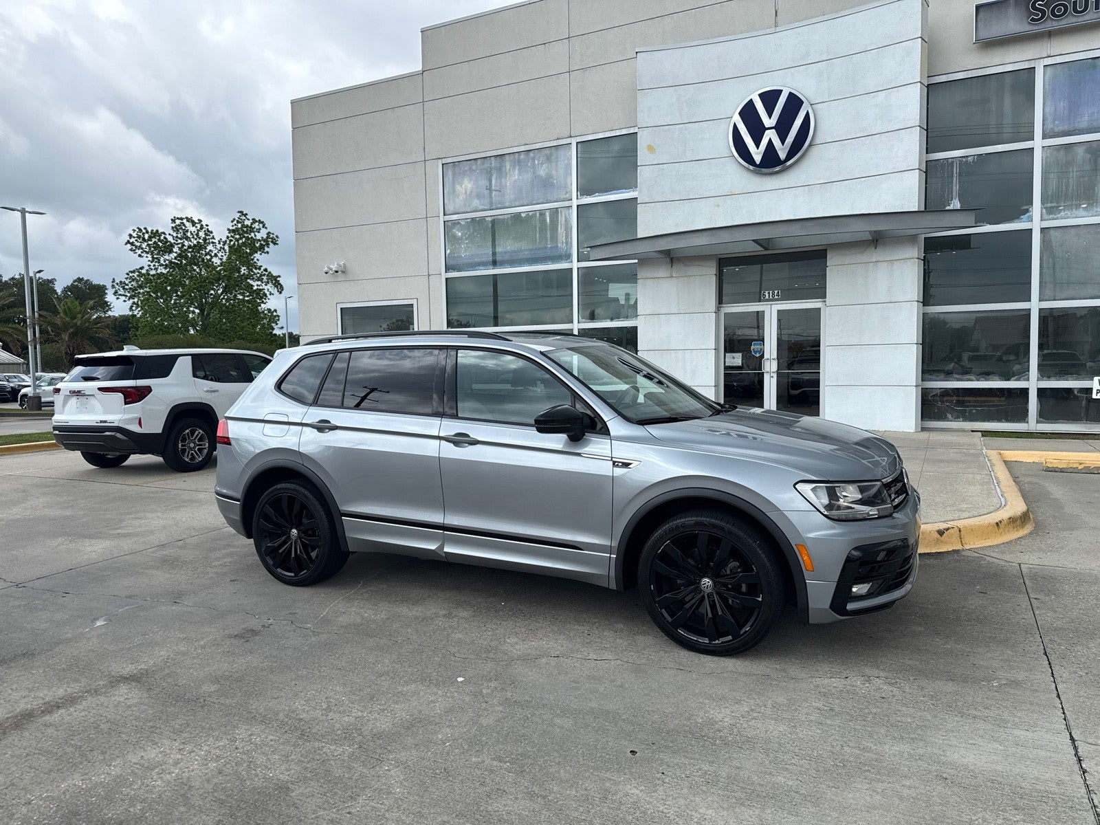 2020 Volkswagen Tiguan SE R-Line Black