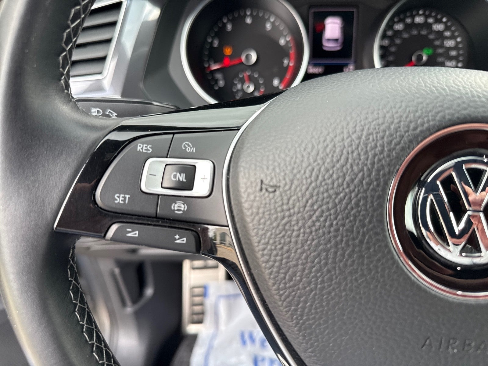 2020 Volkswagen Tiguan SE R-Line Black