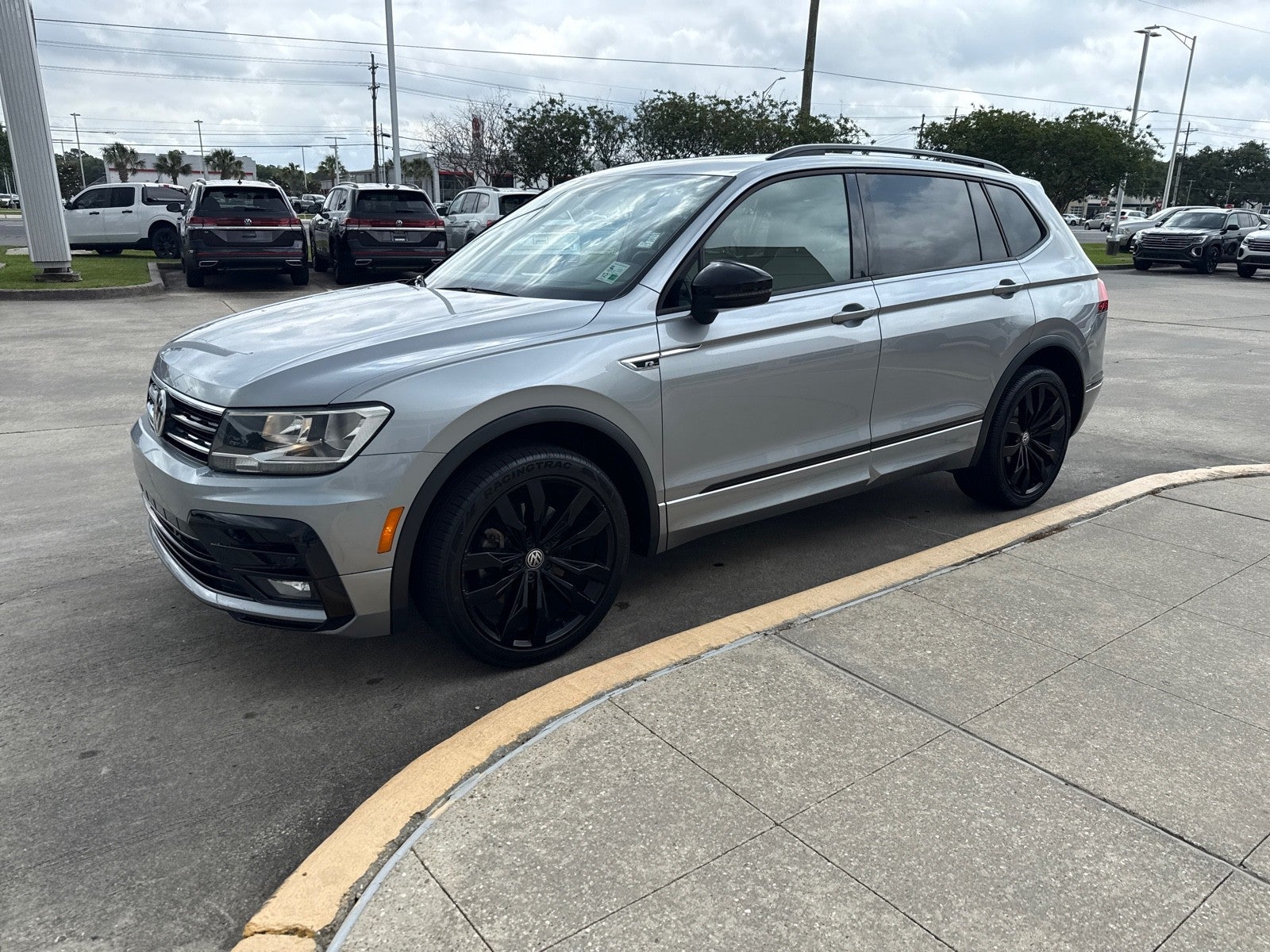 2020 Volkswagen Tiguan SE R-Line Black