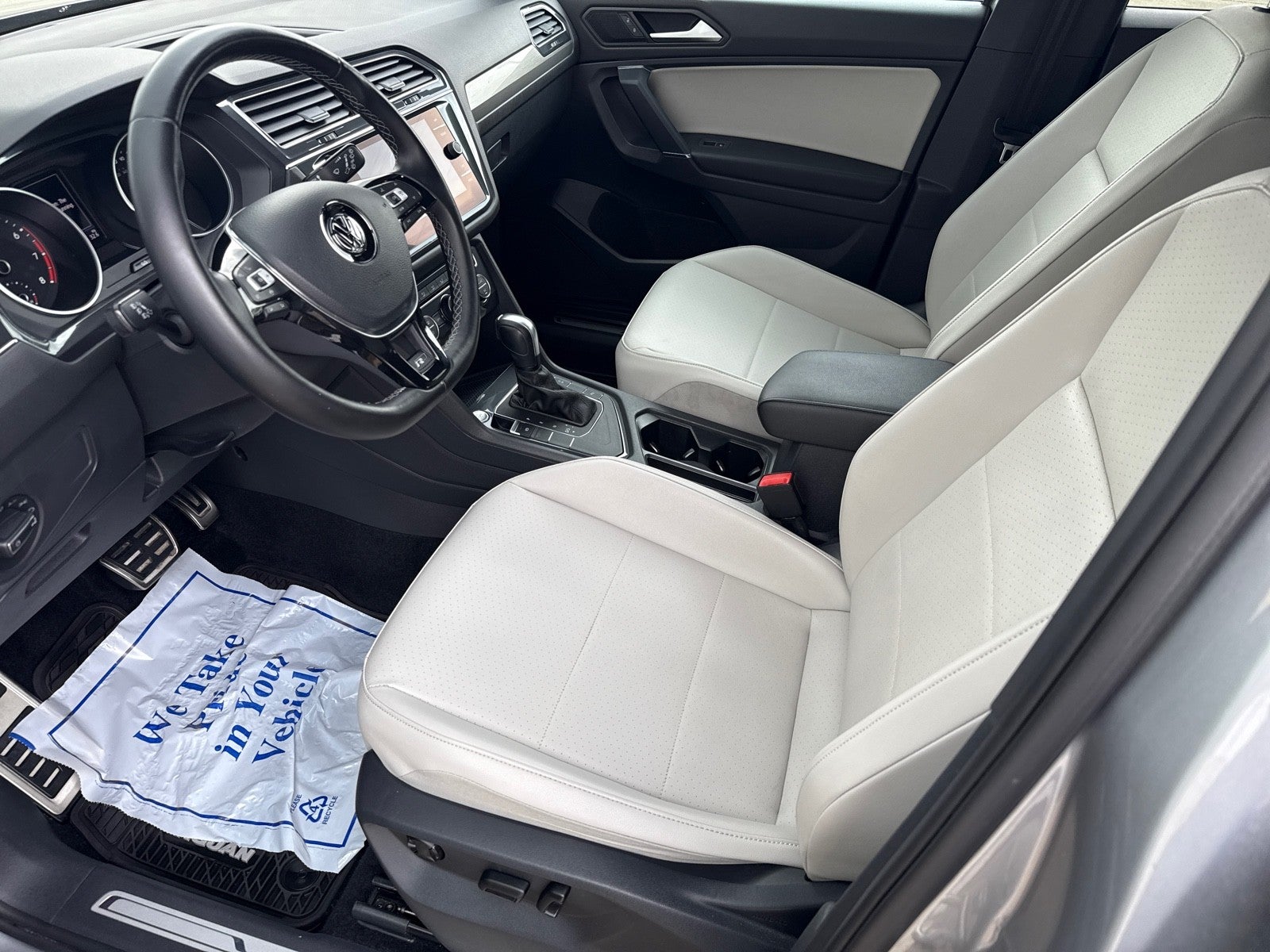 2020 Volkswagen Tiguan SE R-Line Black