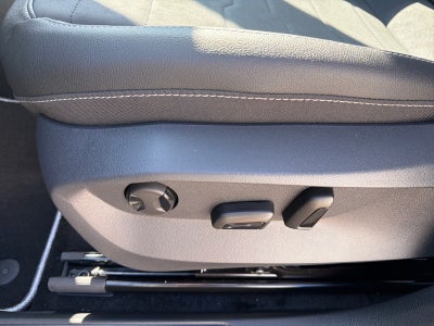 2026 Volkswagen Taos SE Black FWD