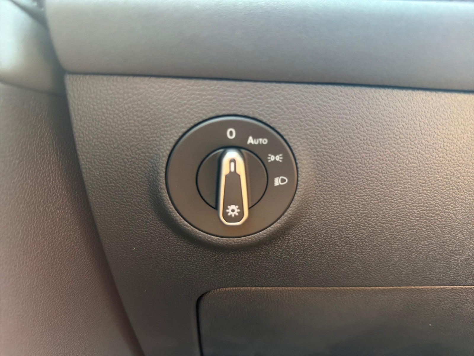 2026 Volkswagen Taos SE Black FWD