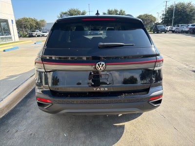 2026 Volkswagen Taos SE Black FWD
