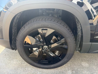 2026 Volkswagen Taos SE Black FWD