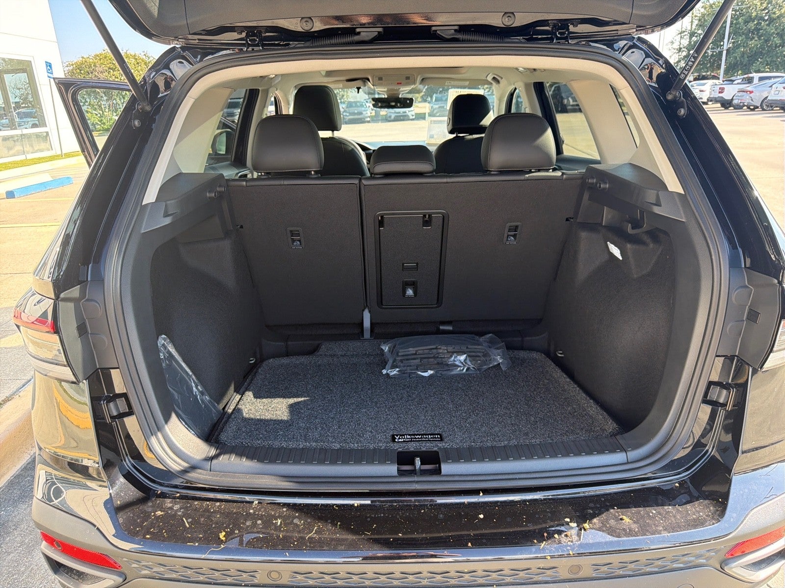 2026 Volkswagen Taos SE Black FWD