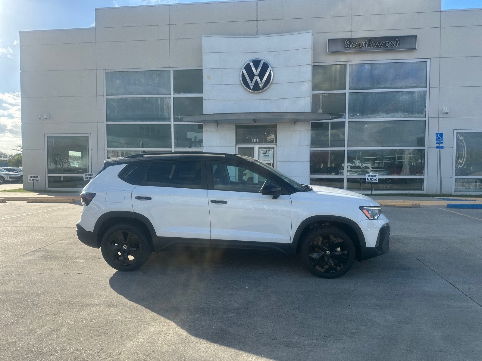 2026 Volkswagen Taos SE Black FWD