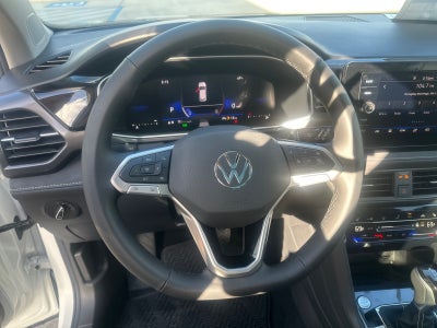 2026 Volkswagen Taos SE Black FWD