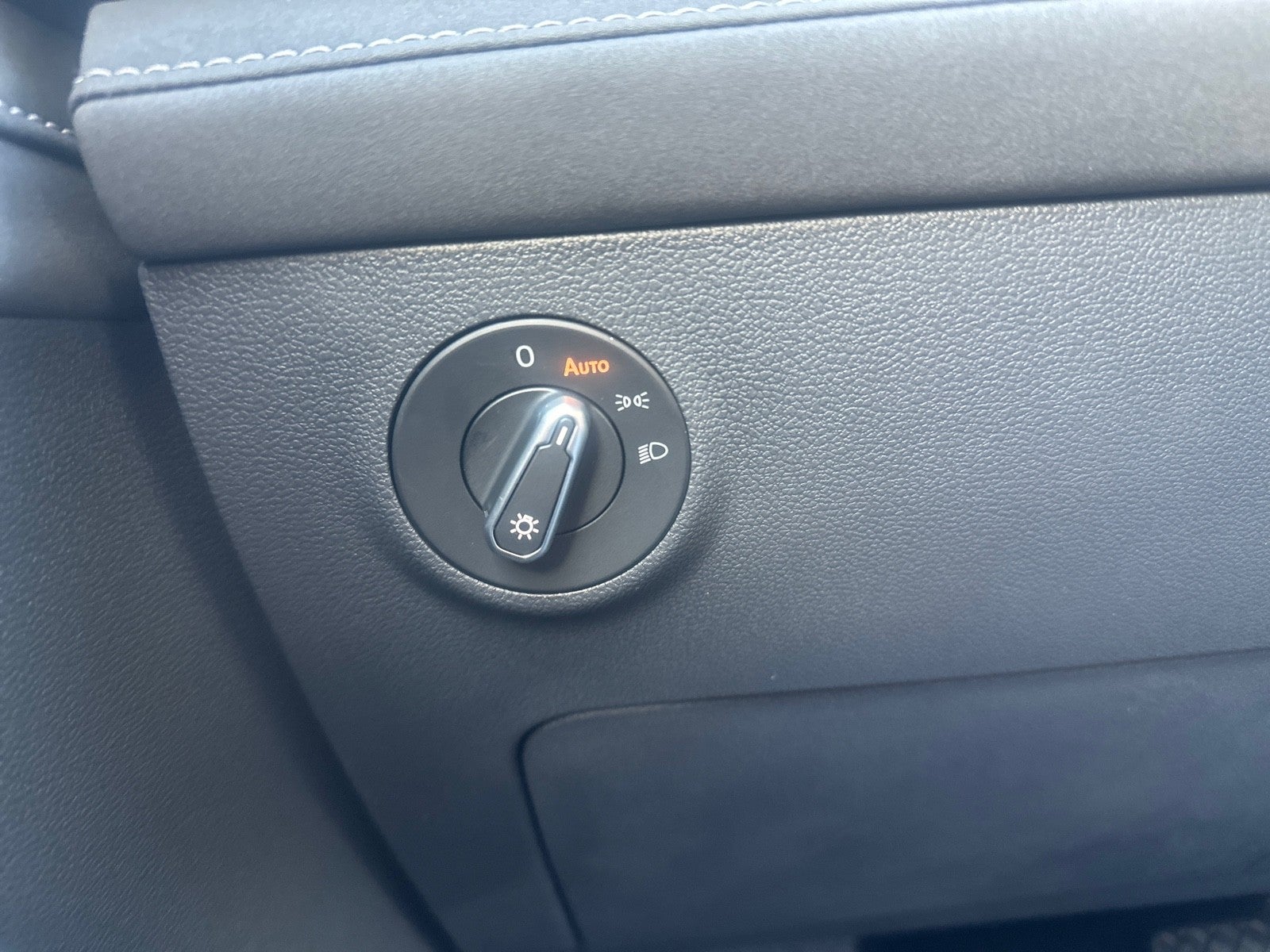 2026 Volkswagen Taos SE Black FWD