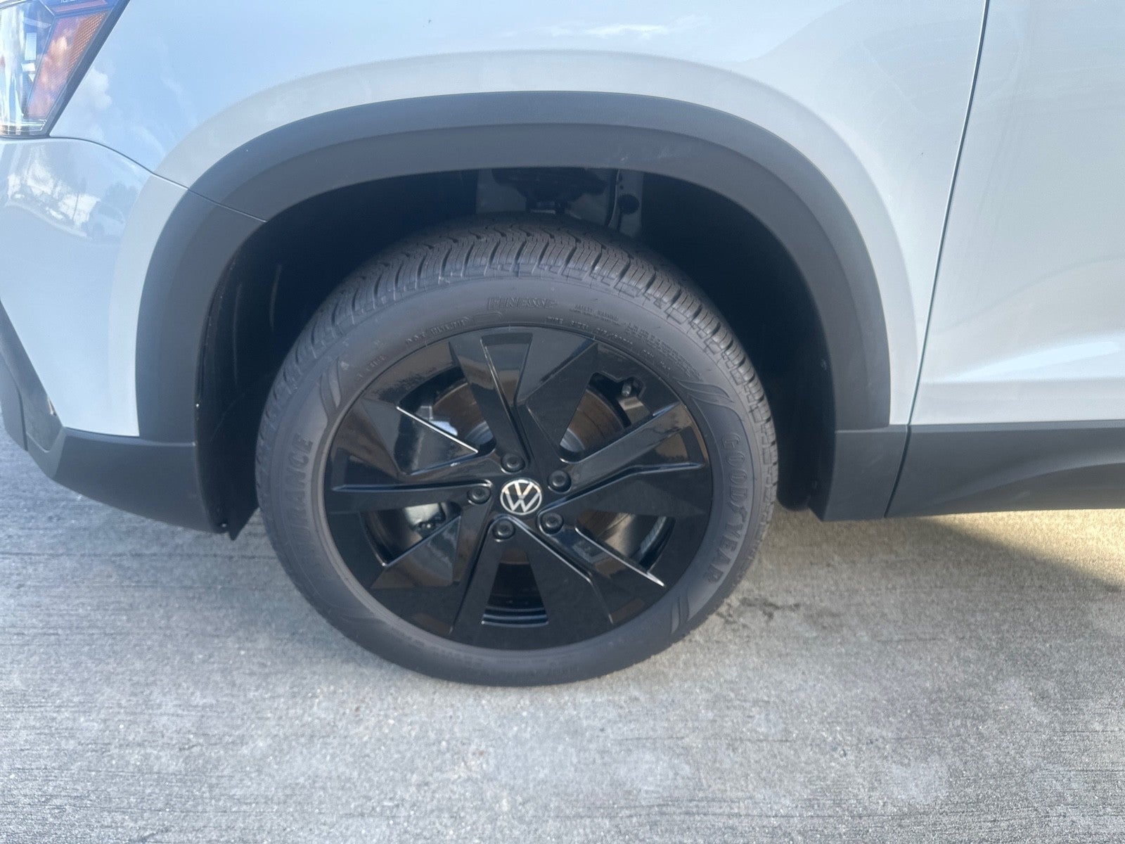 2026 Volkswagen Taos SE Black FWD