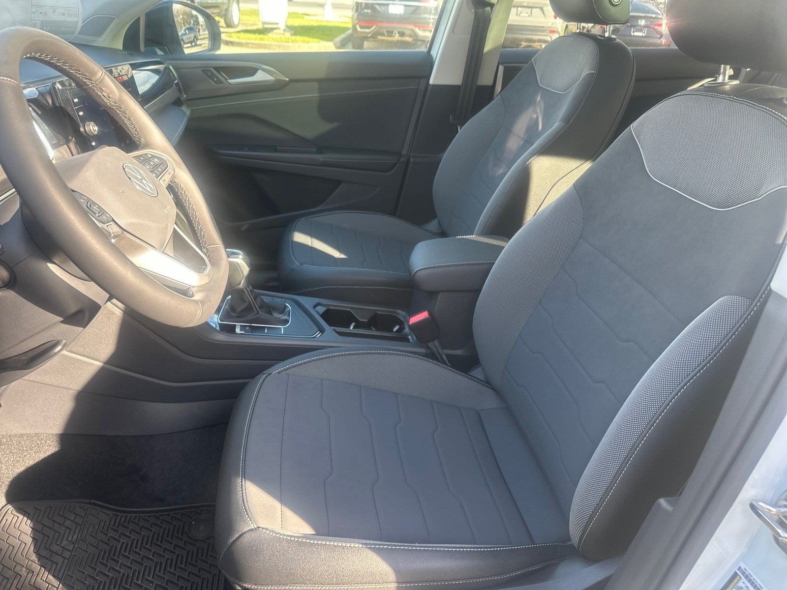 2026 Volkswagen Taos SE Black FWD