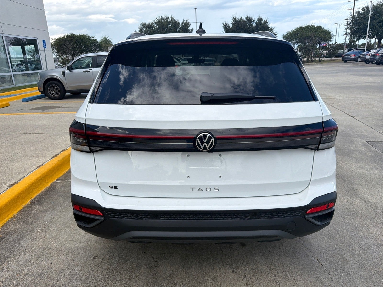 2027 Volkswagen Taos SE Black FWD