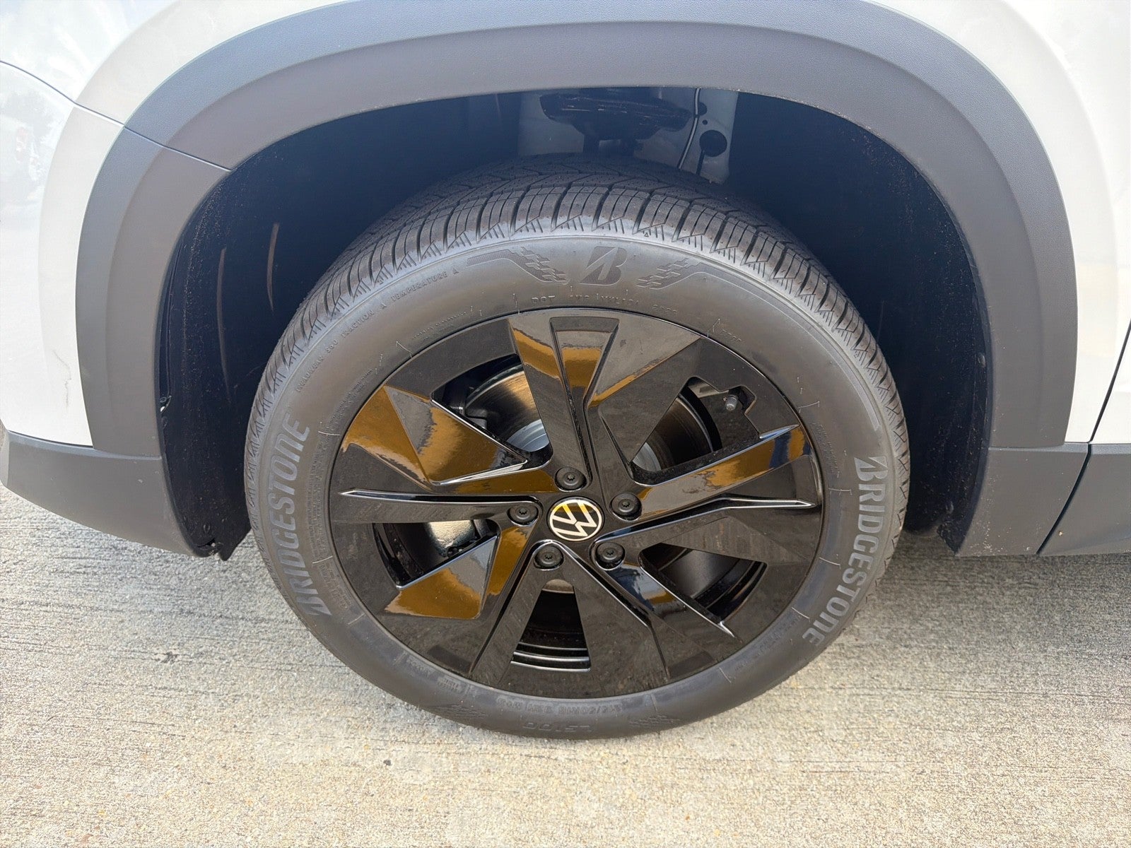 2027 Volkswagen Taos SE Black FWD