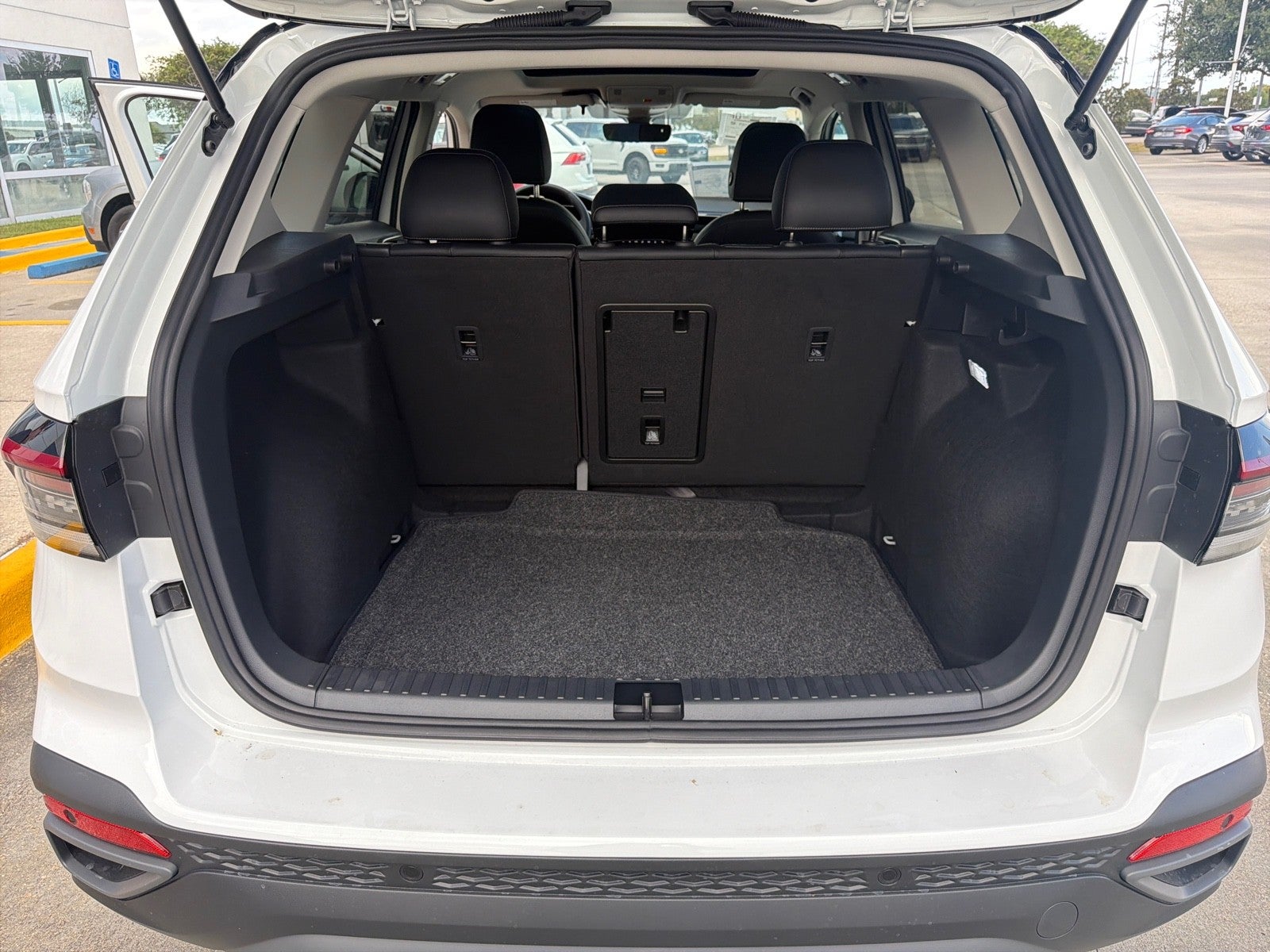 2027 Volkswagen Taos SE Black FWD