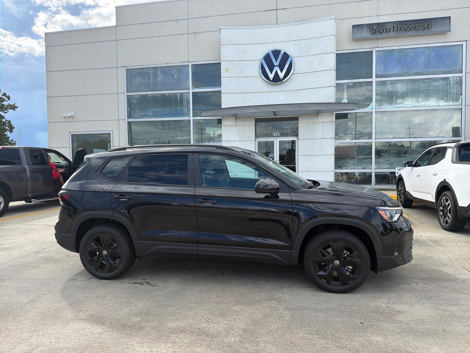 2027 Volkswagen Taos SE Black FWD