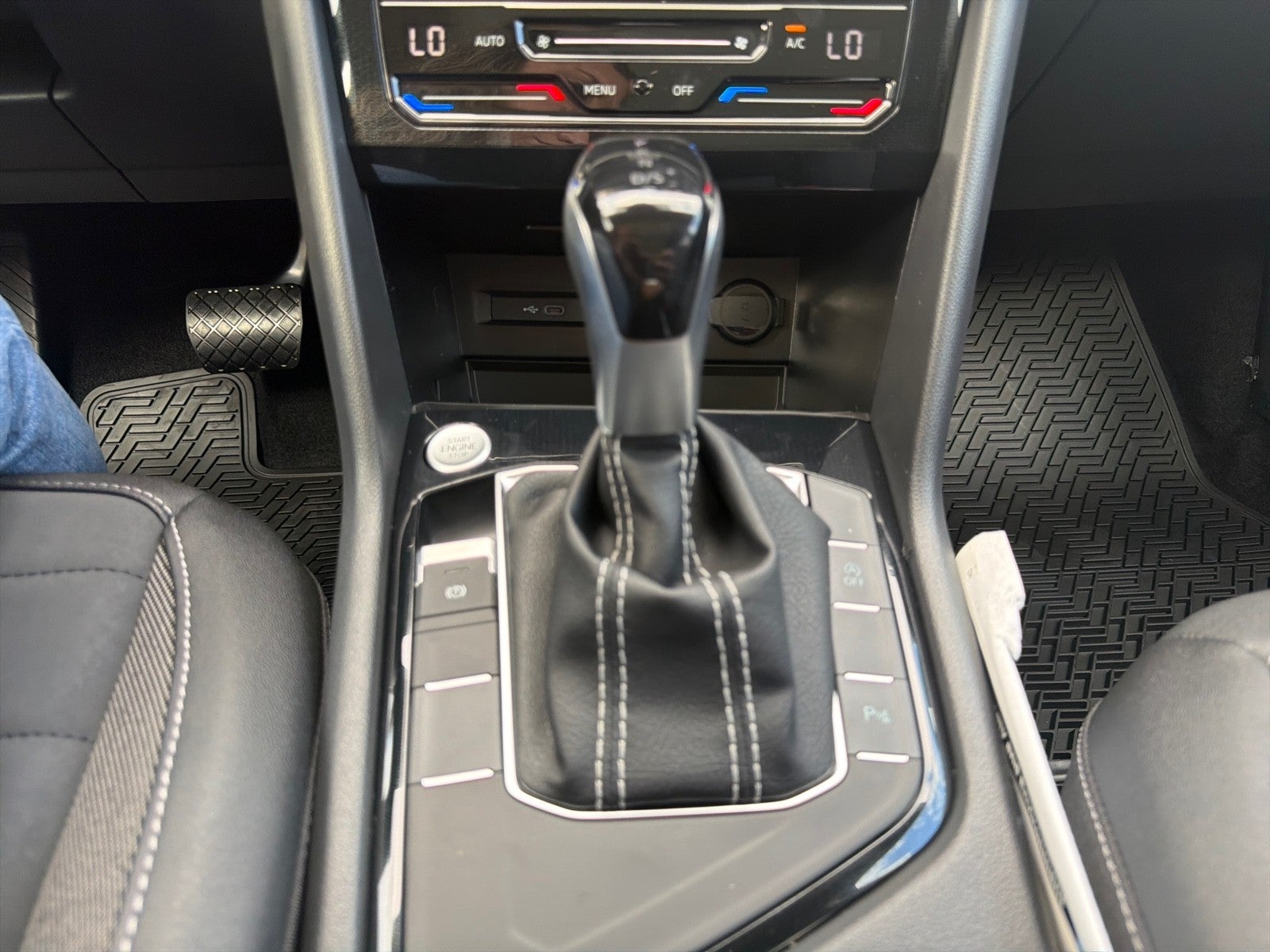 2027 Volkswagen Taos SE Black FWD