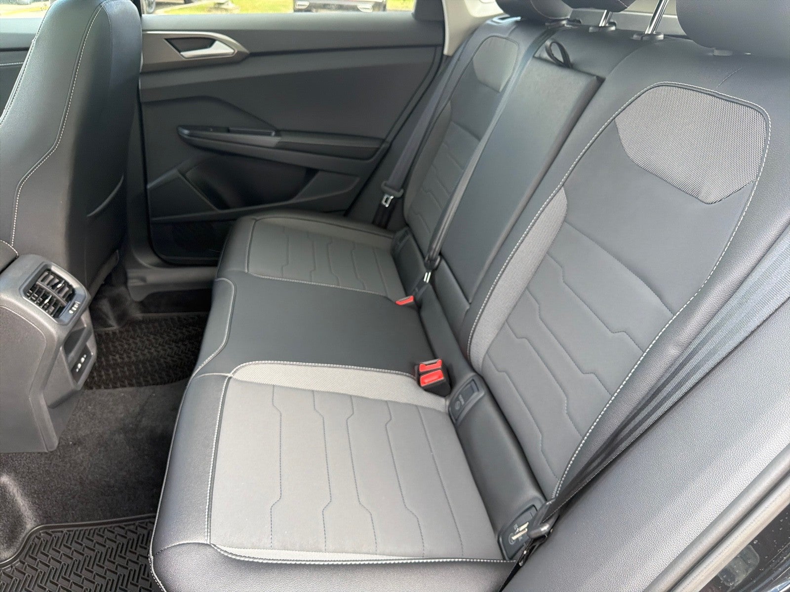 2027 Volkswagen Taos SE Black FWD