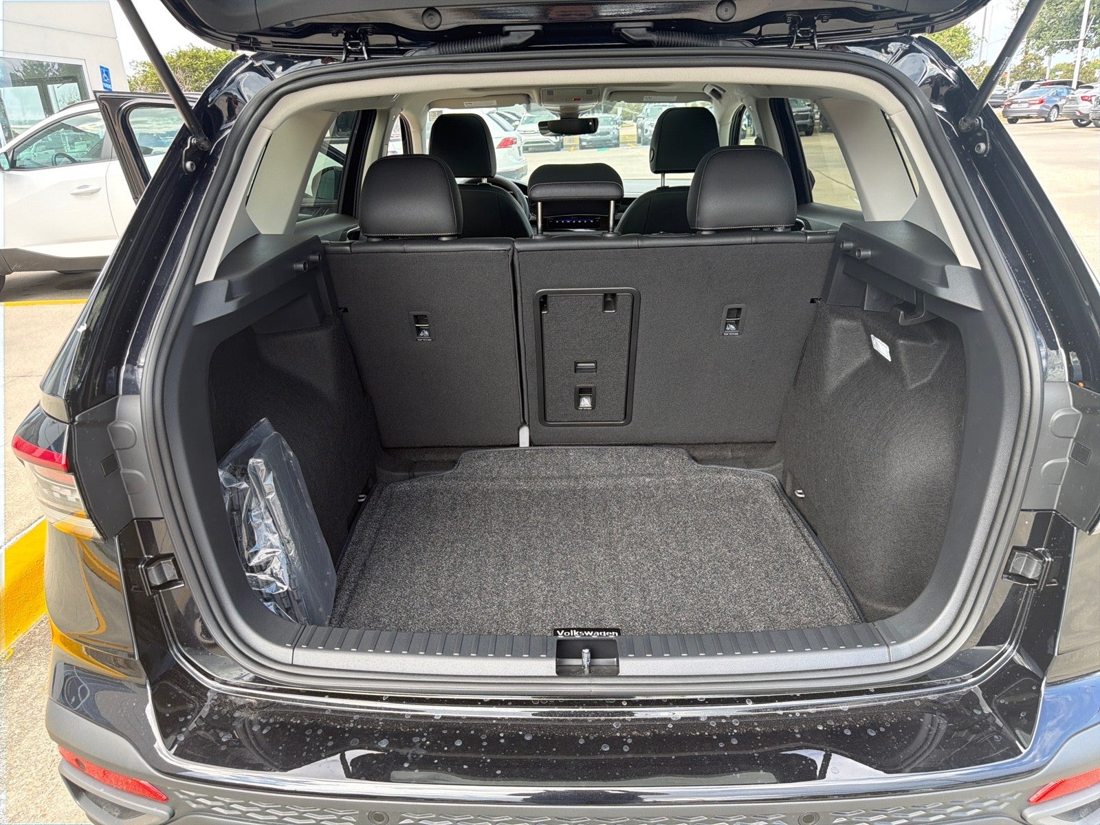 2027 Volkswagen Taos SE Black FWD