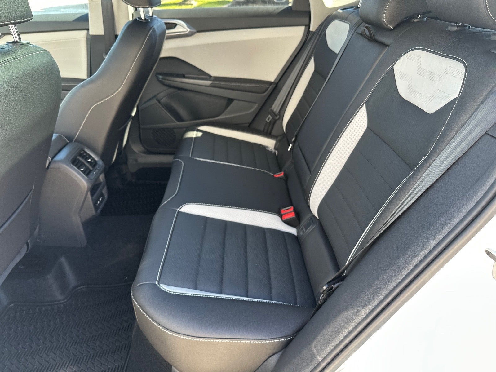 2026 Volkswagen Taos SEL 4MOTION