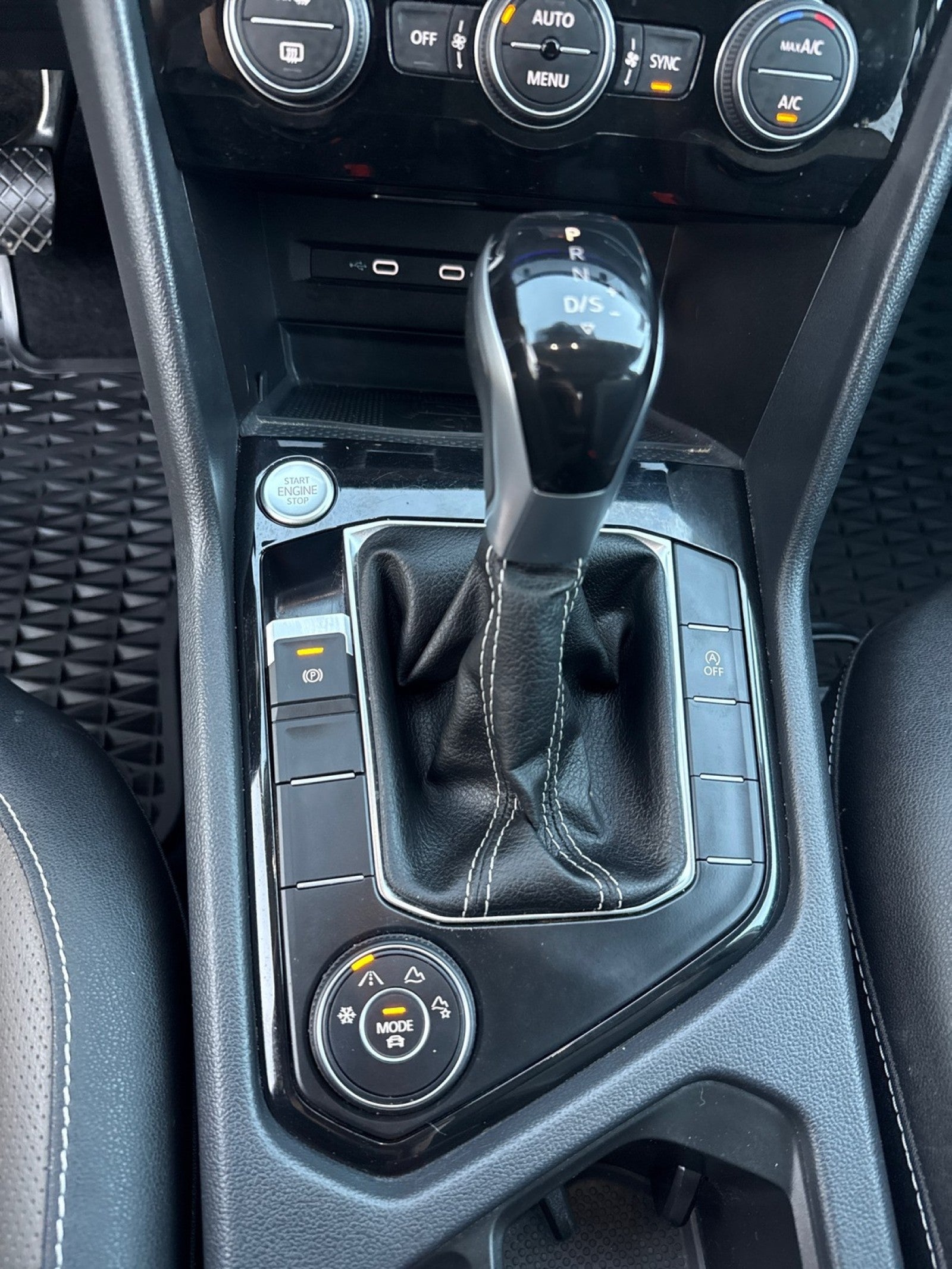 2024 Volkswagen Taos SEL 4MOTION