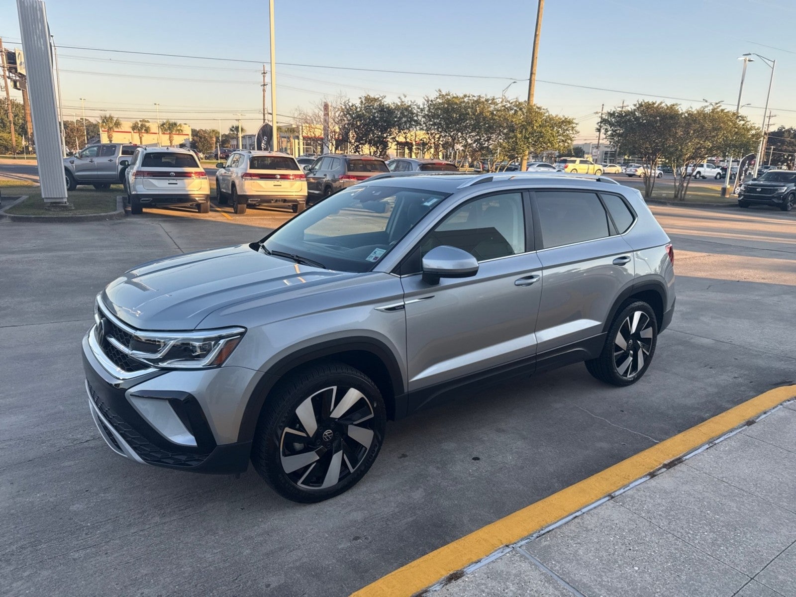 2024 Volkswagen Taos SEL 4MOTION