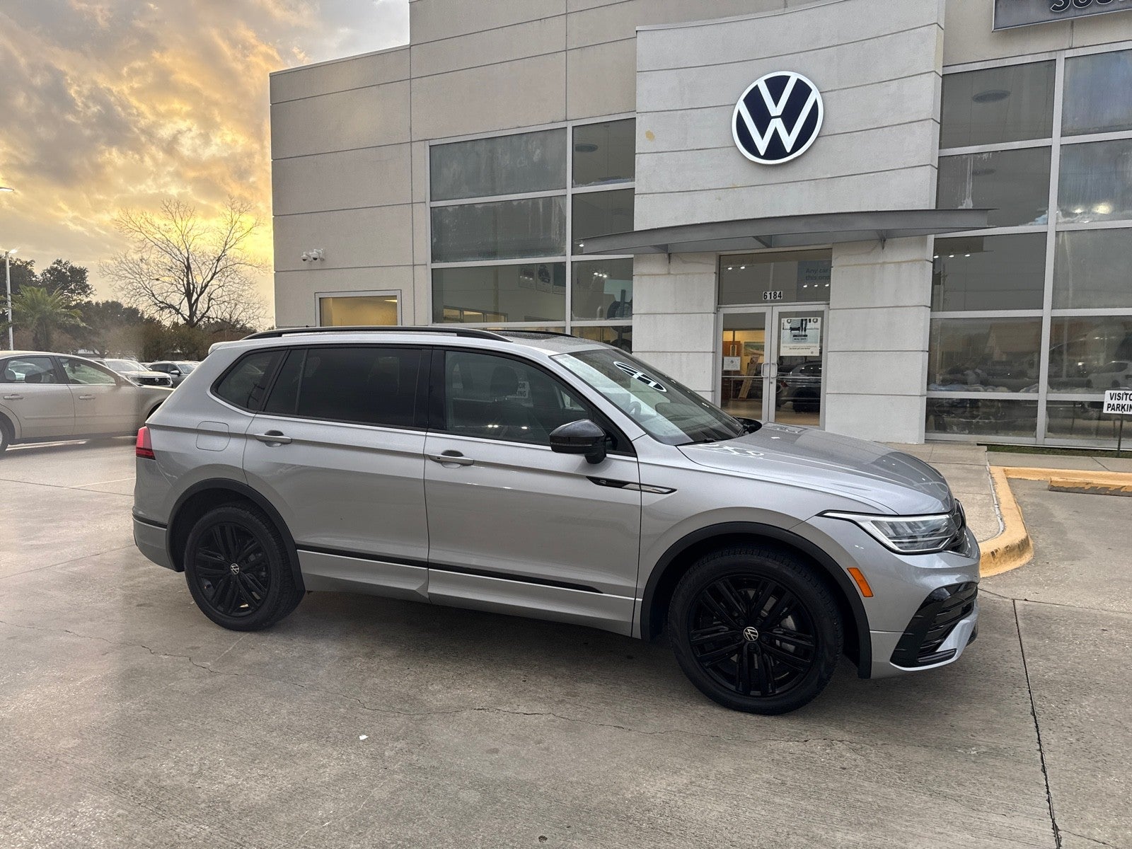2022 Volkswagen Tiguan 2.0T SE R-Line Black FWD
