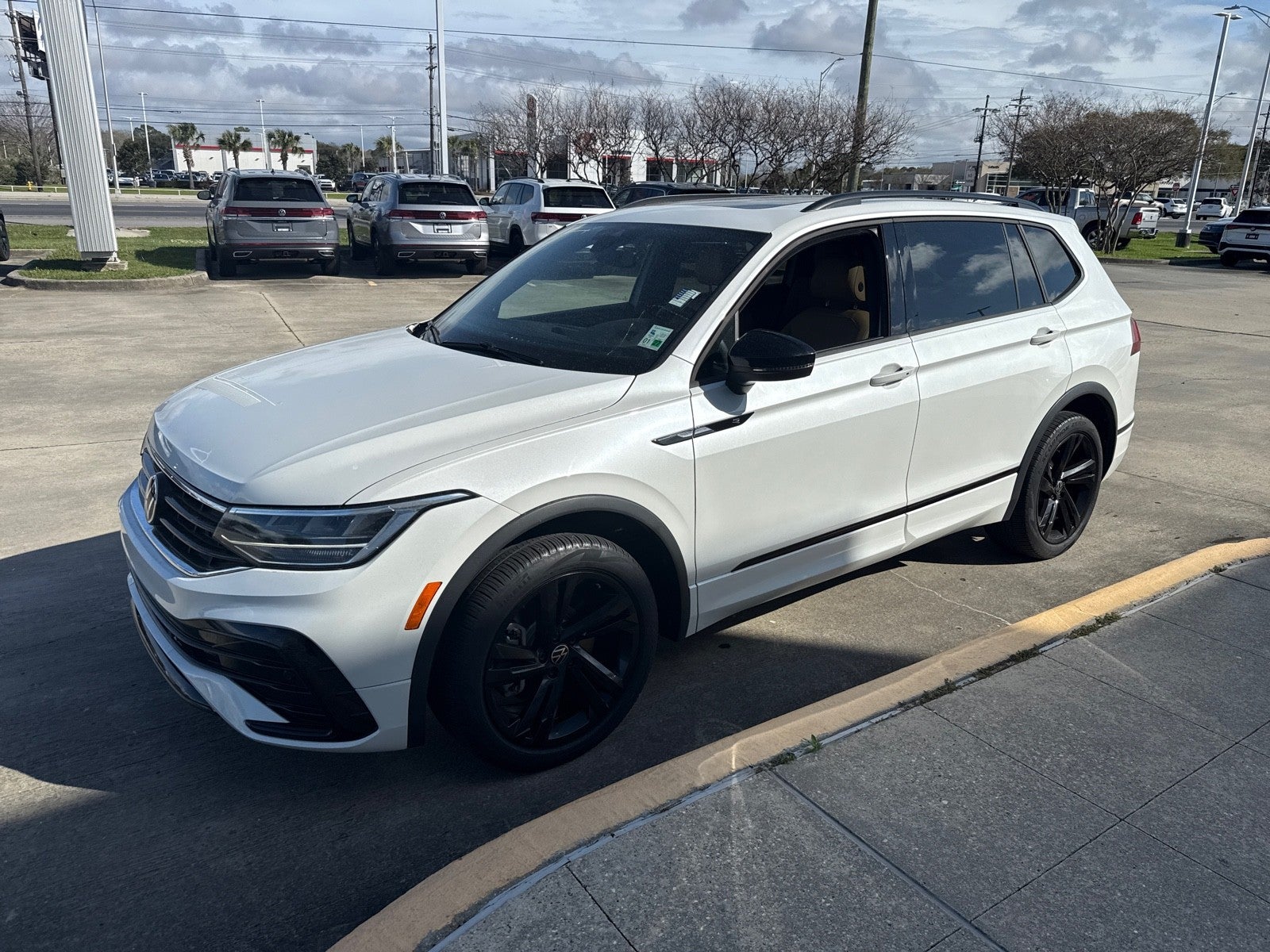 2024 Volkswagen Tiguan 2.0T SE R-Line Black FWD