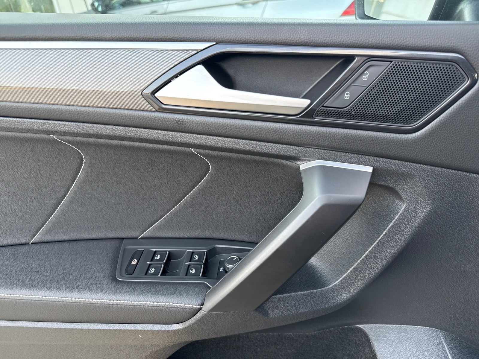 2023 Volkswagen Tiguan 2.0T SE R-Line Black FWD