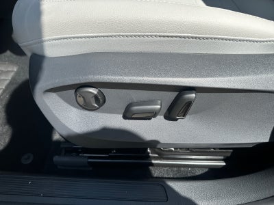 2026 Volkswagen Taos SE FWD