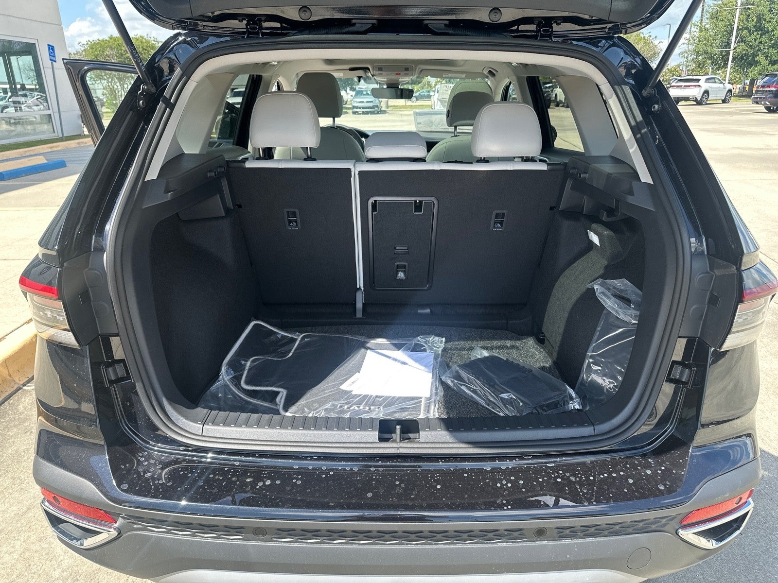 2026 Volkswagen Taos SE FWD
