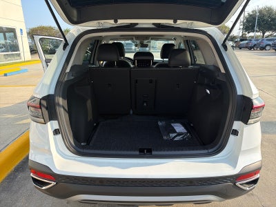 2026 Volkswagen Taos SE FWD