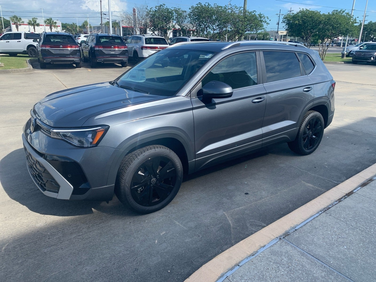 2026 Volkswagen Taos SE FWD