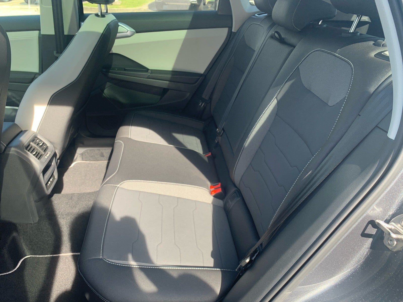 2026 Volkswagen Taos SE FWD