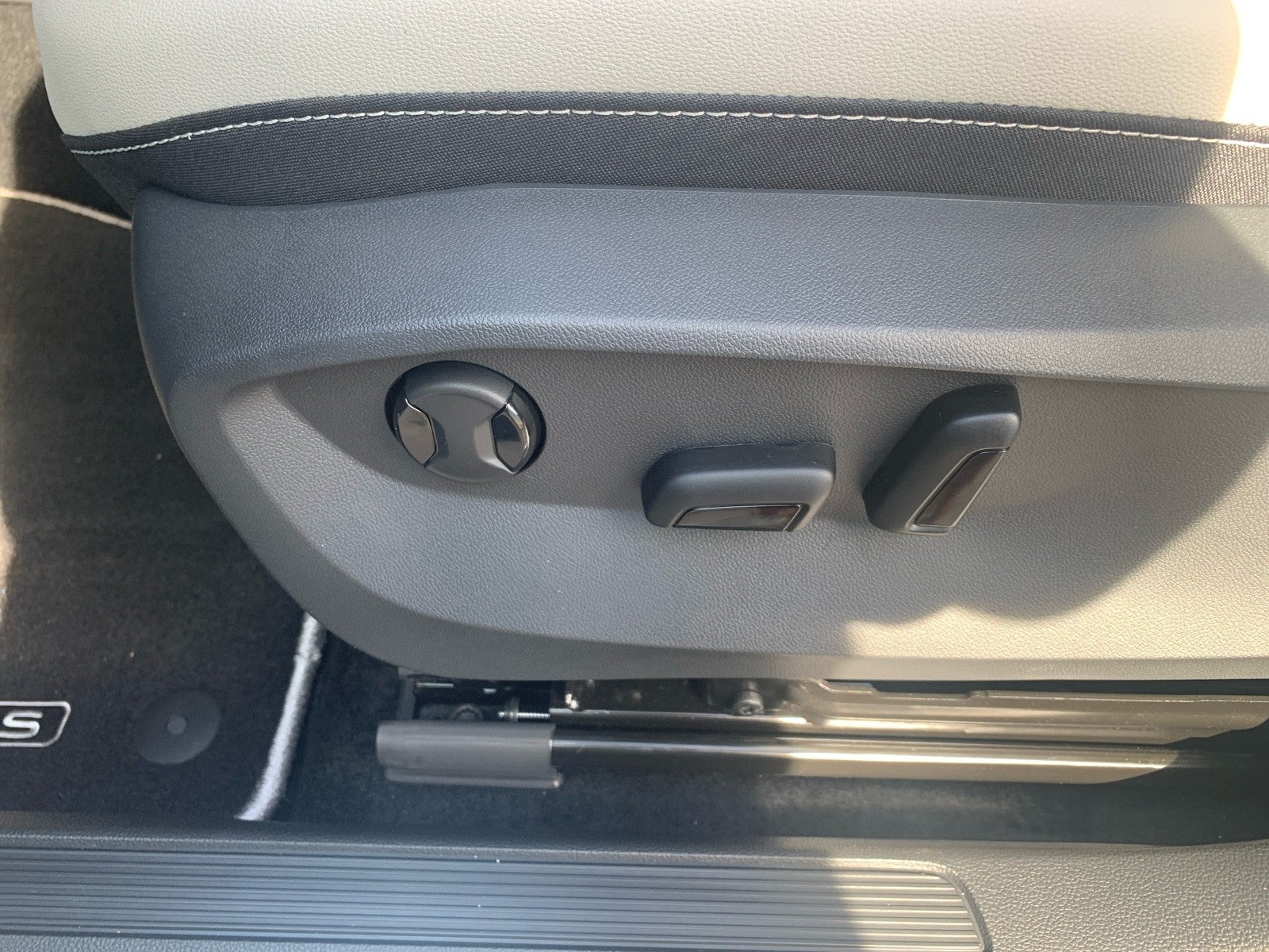 2026 Volkswagen Taos SE FWD