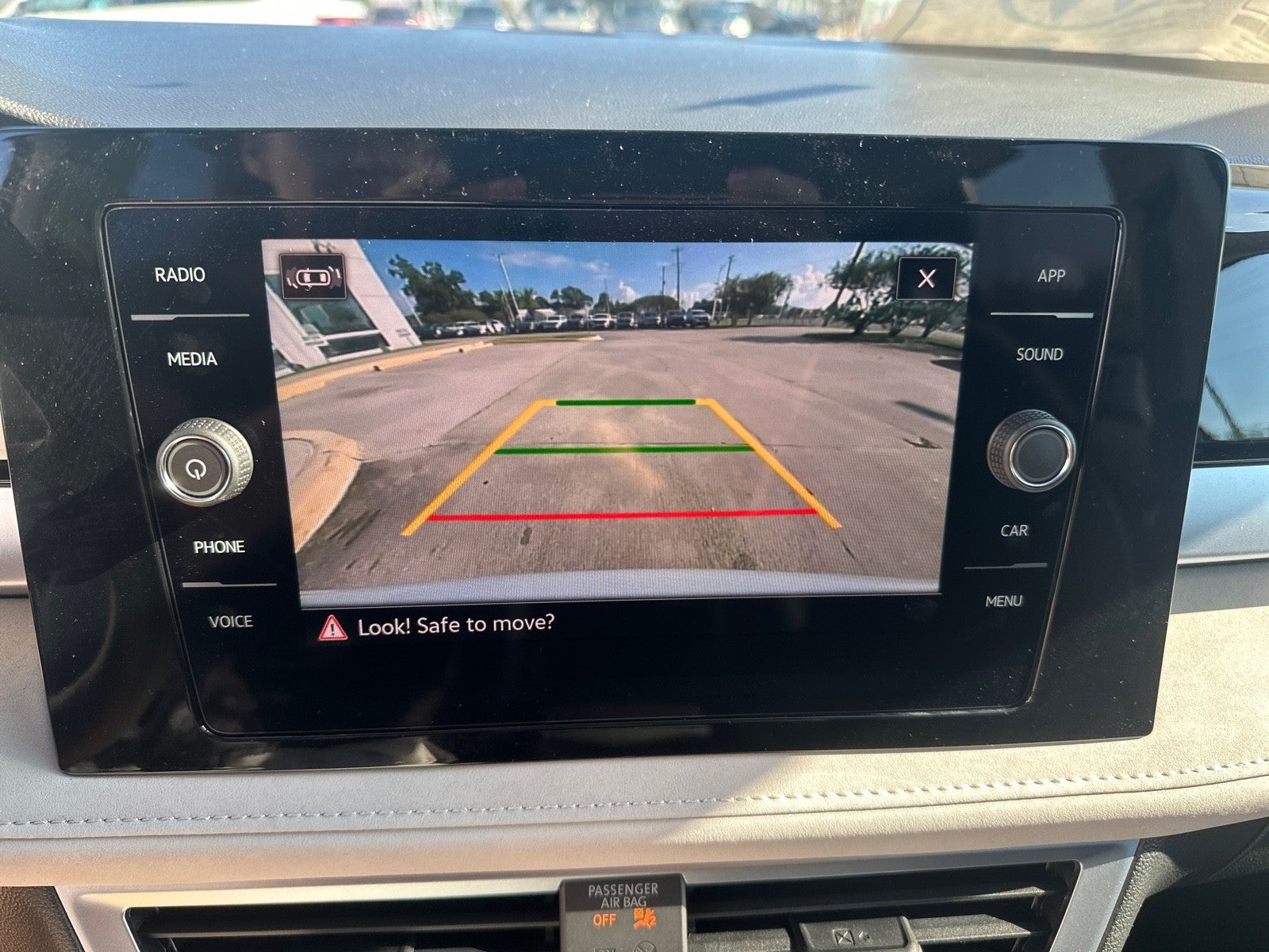 2025 Volkswagen Taos SE FWD