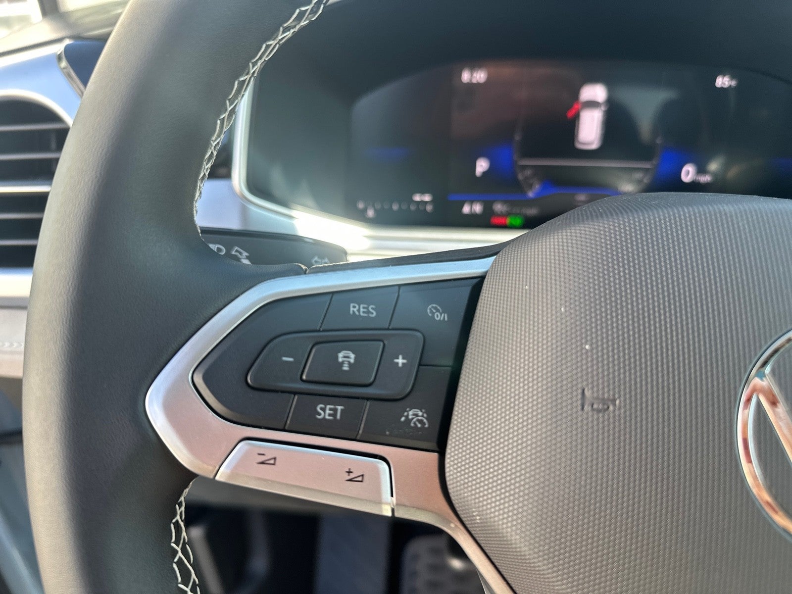 2025 Volkswagen Taos SE FWD