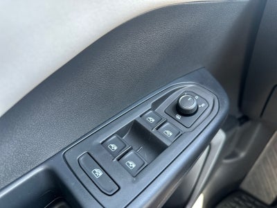 2025 Volkswagen Taos SE FWD