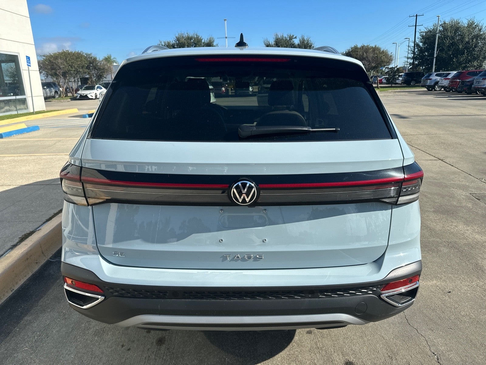 2025 Volkswagen Taos SE FWD