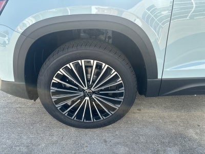 2025 Volkswagen Taos SE FWD