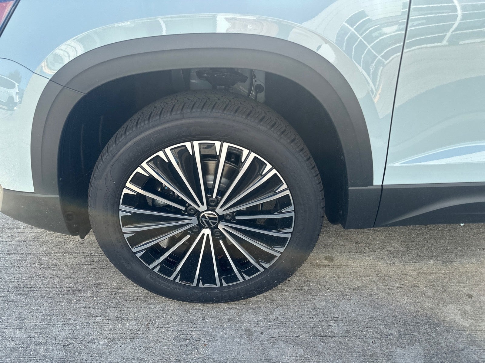 2025 Volkswagen Taos SE FWD