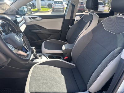 2025 Volkswagen Taos SE FWD