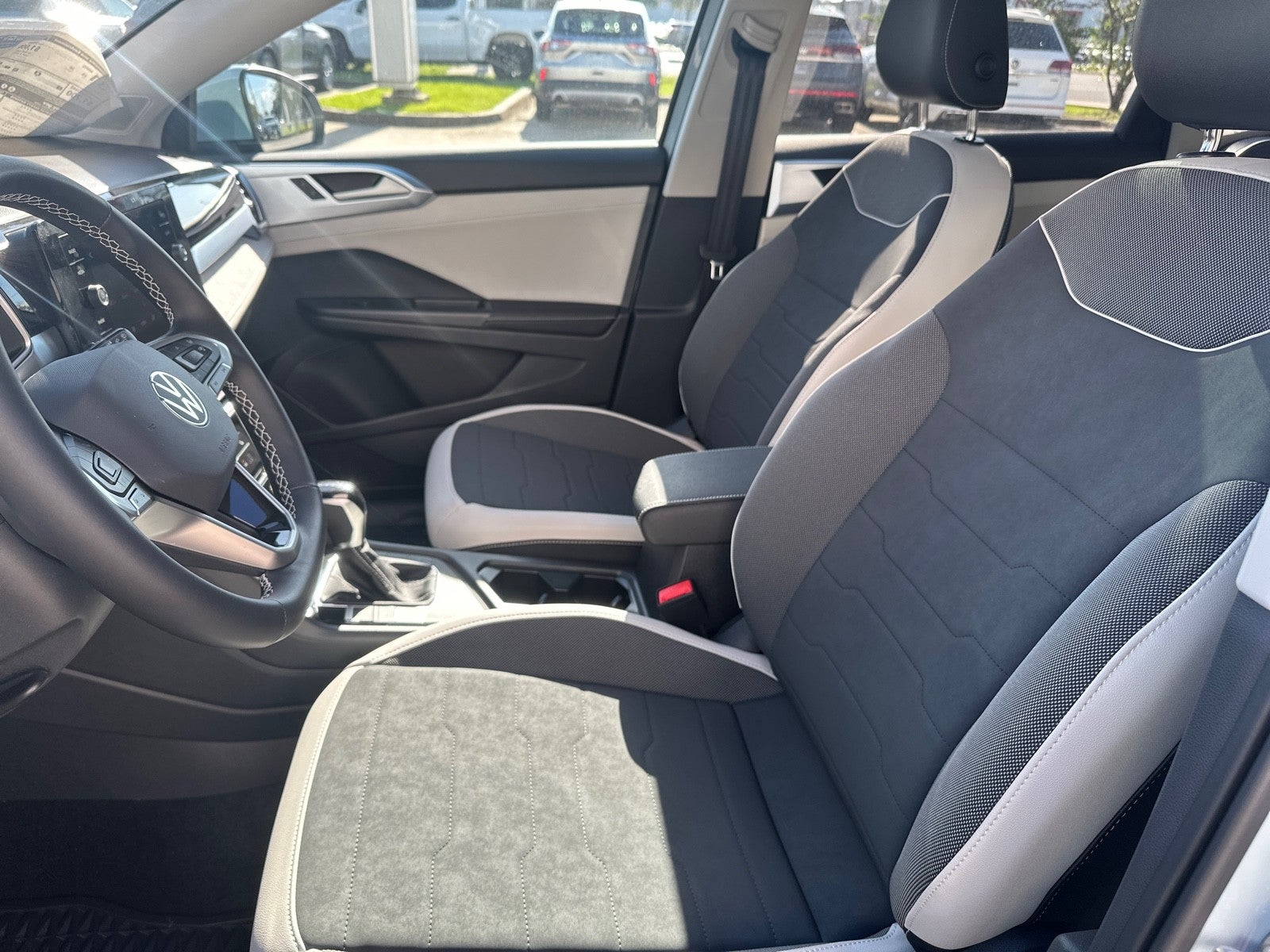 2025 Volkswagen Taos SE FWD