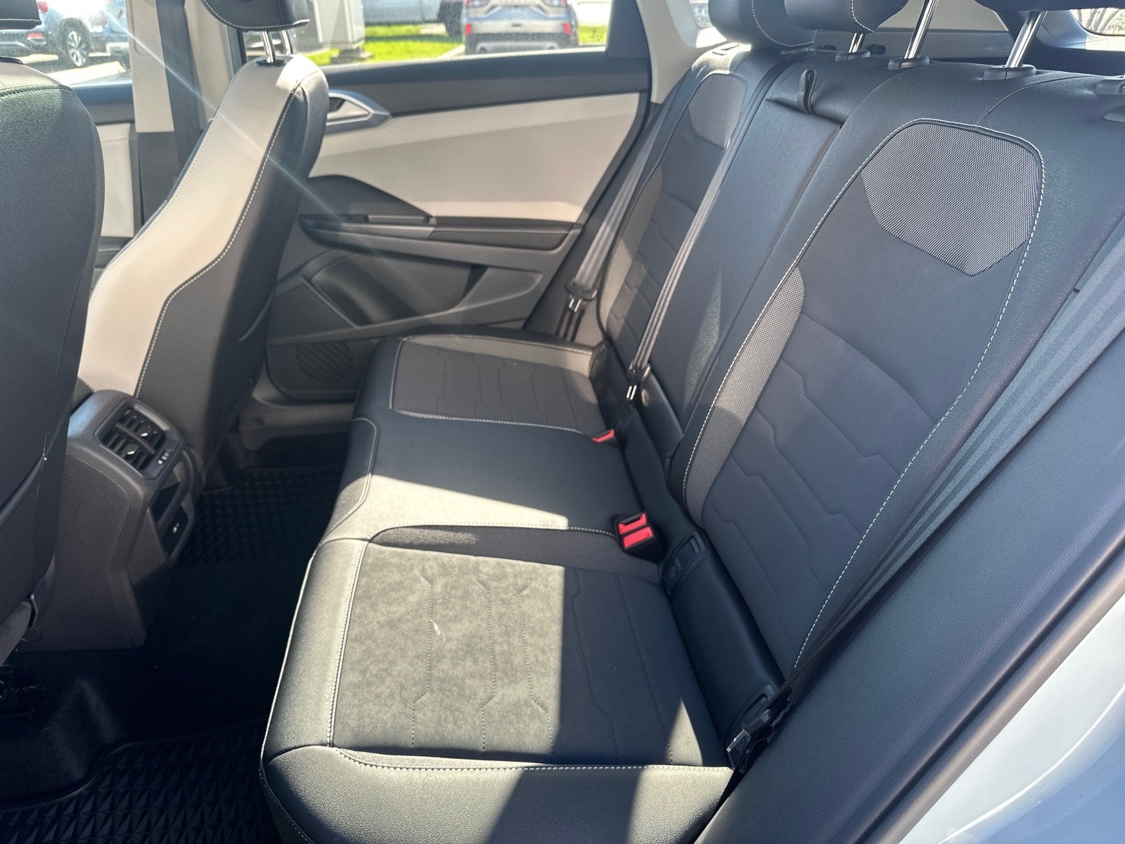 2025 Volkswagen Taos SE FWD