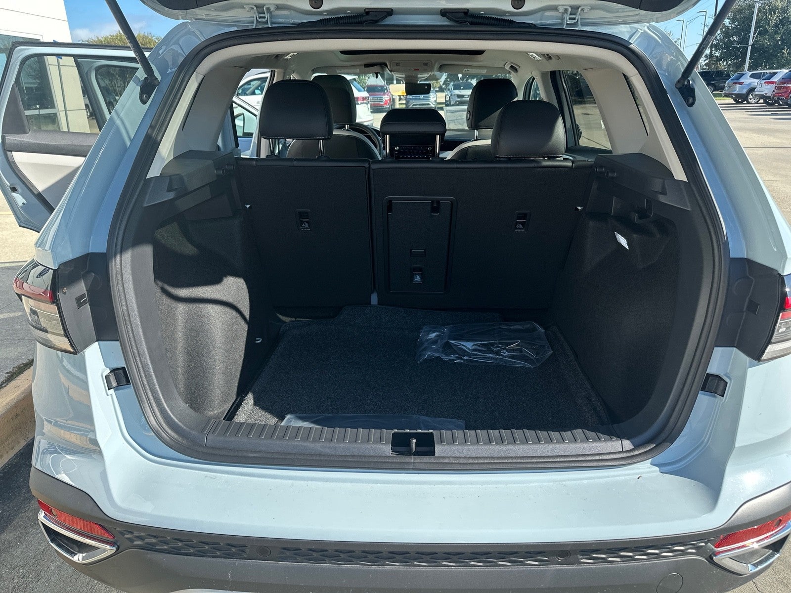 2025 Volkswagen Taos SE FWD