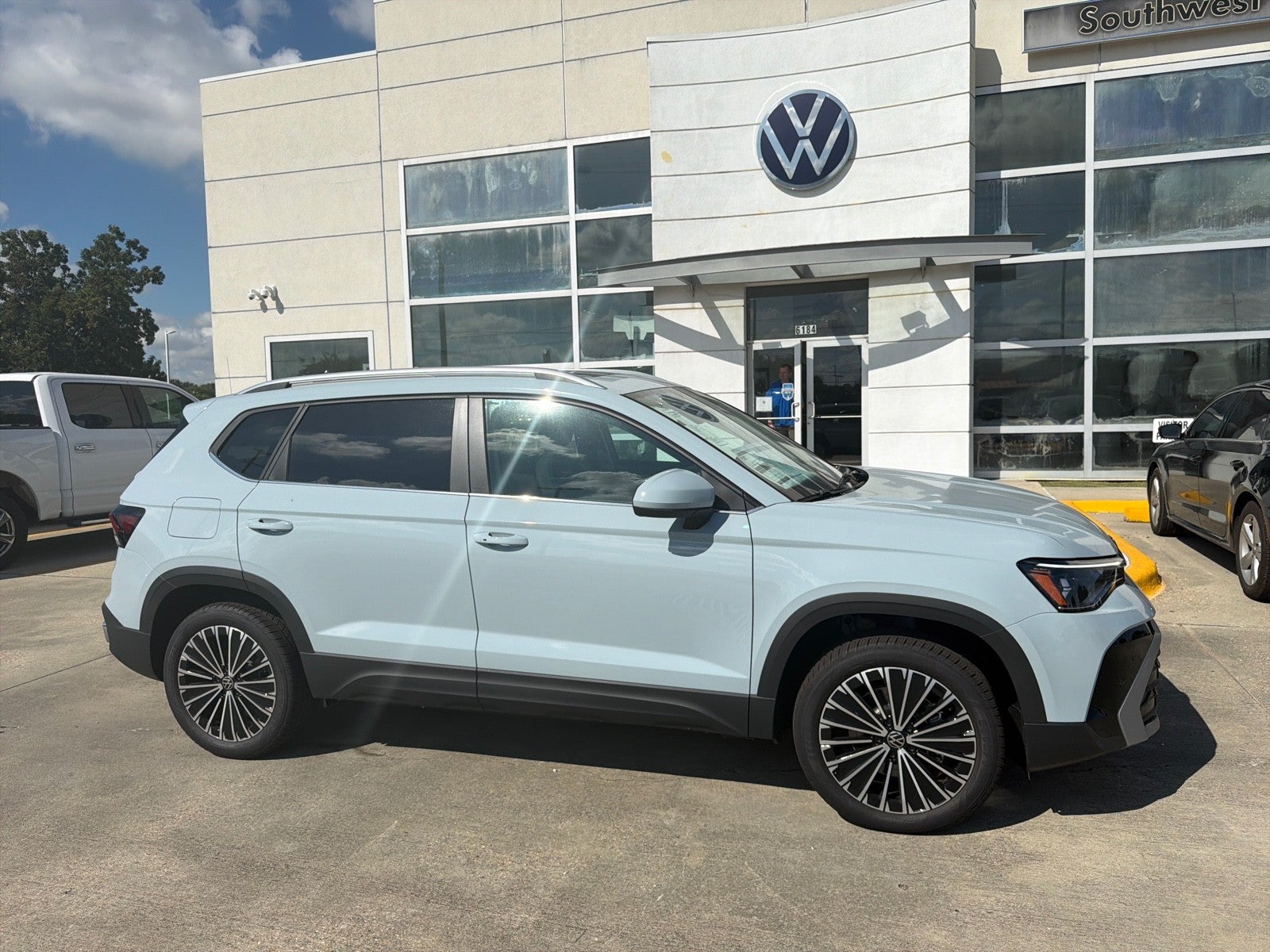 2027 Volkswagen Taos SE FWD