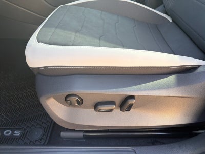 2027 Volkswagen Taos SE FWD