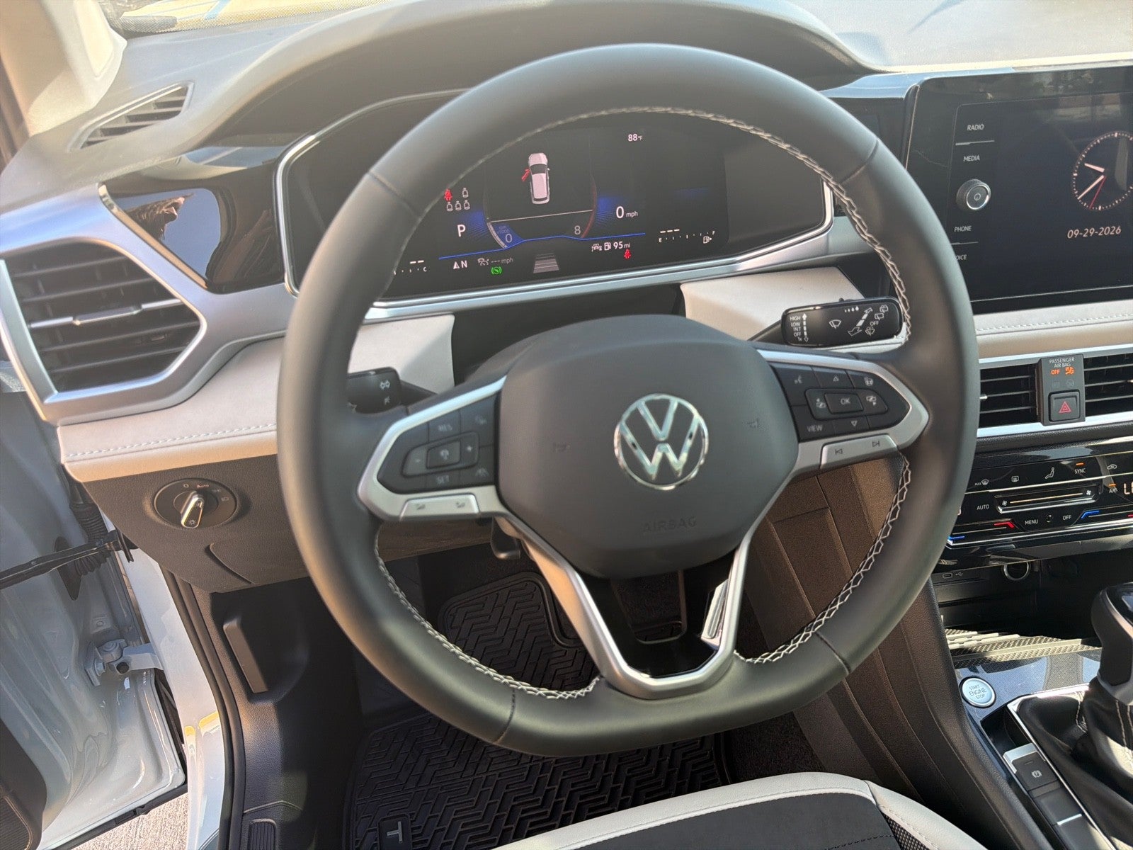 2027 Volkswagen Taos SE FWD